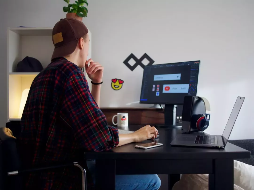 Devenir freelance rédacteur web en France représente une opportunité dynamique dans un marché en pleine expansion.